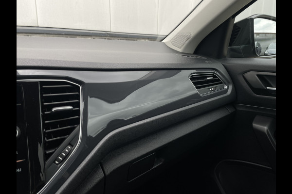 Volkswagen T-Roc 1.5 TSI Sport | LED | Trekhaak | Carplay | Camera | PDC