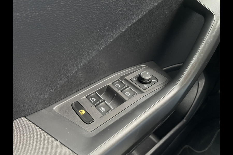Volkswagen T-Roc 1.5 TSI Sport | LED | Trekhaak | Carplay | Camera | PDC