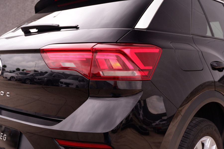 Volkswagen T-Roc 1.5 TSI Sport | LED | Trekhaak | Carplay | Camera | PDC