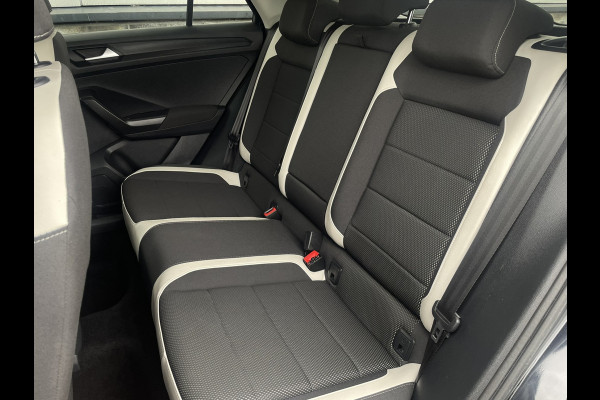 Volkswagen T-Roc 1.5 TSI Sport | LED | Trekhaak | Carplay | Camera | PDC