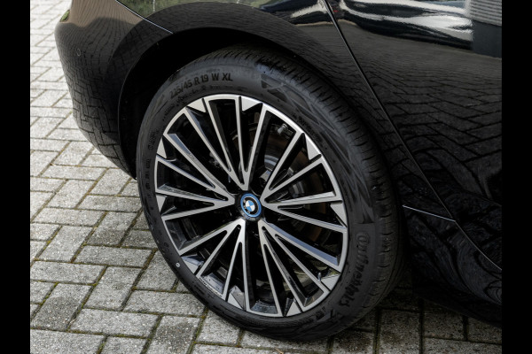 BMW 2 Serie Active Tourer 225e xDrive - M-Sport - Pano - 360 Camera - Head-up