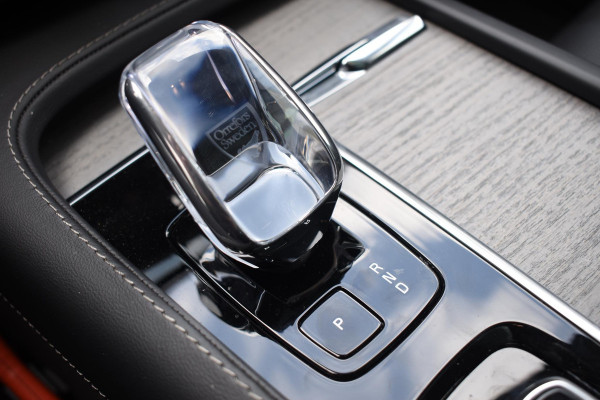Volvo XC90 T8 455PK Automaat Plug-in hybrid AWD Ultimate Dark / Bowers & Wilkins / Luchtvering / Head Up Display / 360 Camera / Massagestoelen / Gelaagde Zijruiten / Trekhaak /