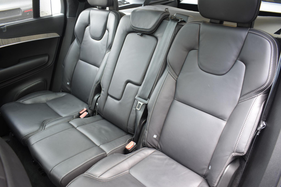 Volvo XC90 T8 455PK Automaat Plug-in hybrid AWD Ultimate Dark / Bowers & Wilkins / Luchtvering / Head Up Display / 360 Camera / Massagestoelen / Gelaagde Zijruiten / Trekhaak /