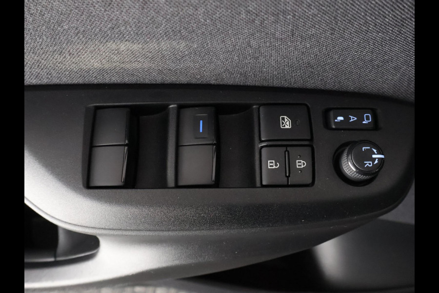 Toyota Yaris Cross 1.5 HYBRID DYNAMIC BI-TONE AUTOMAAT CARPLAY NAVIGATIE. CAMERA .COMPLEET. GARANTIE TOT 5- 2033!