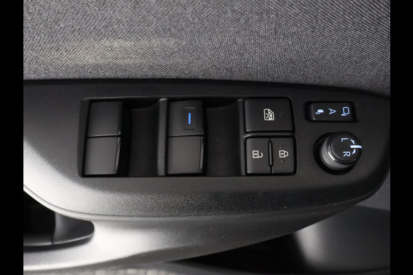Toyota Yaris Cross 1.5 HYBRID DYNAMIC BI-TONE AUTOMAAT CARPLAY NAVIGATIE. CAMERA .COMPLEET. GARANTIE TOT 5- 2033!