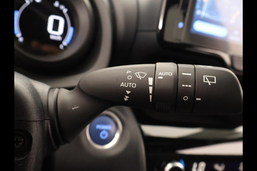 Toyota Yaris Cross 1.5 HYBRID DYNAMIC BI-TONE AUTOMAAT CARPLAY NAVIGATIE. CAMERA .COMPLEET. GARANTIE TOT 5- 2033!