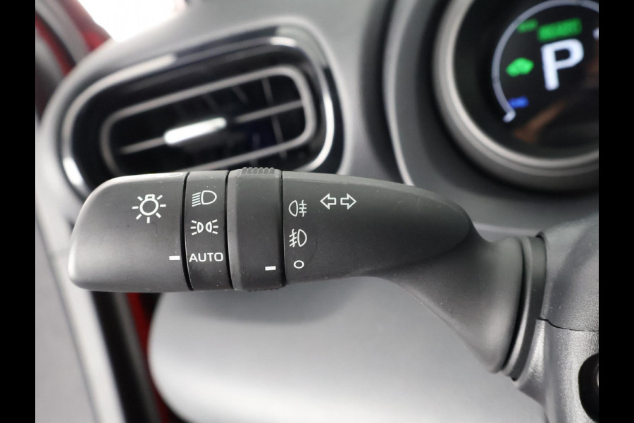 Toyota Yaris Cross 1.5 HYBRID DYNAMIC BI-TONE AUTOMAAT CARPLAY NAVIGATIE. CAMERA .COMPLEET. GARANTIE TOT 5- 2033!