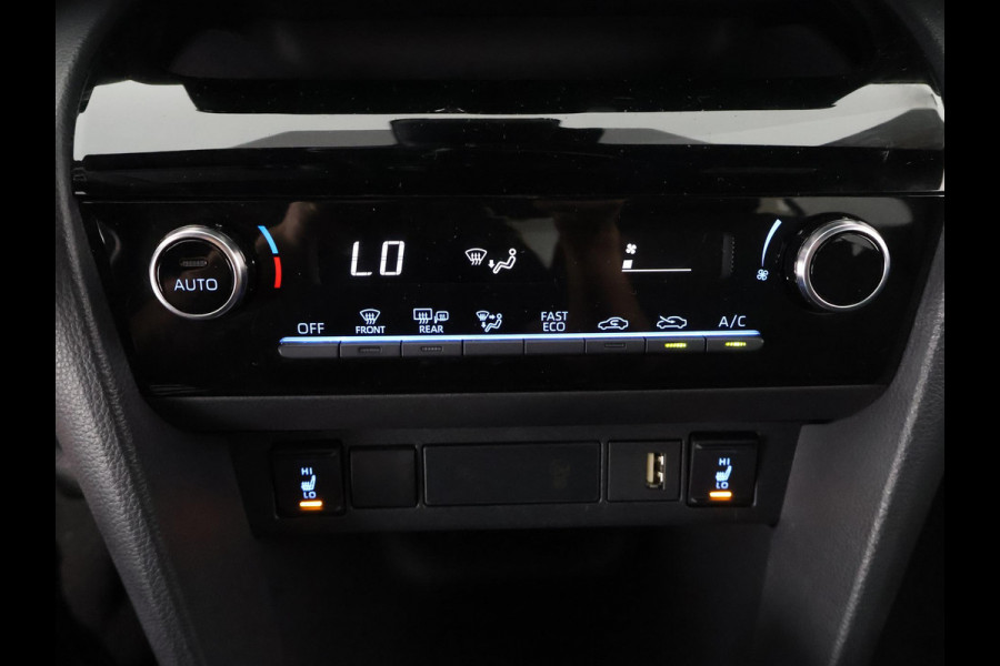 Toyota Yaris Cross 1.5 HYBRID DYNAMIC BI-TONE AUTOMAAT CARPLAY NAVIGATIE. CAMERA .COMPLEET. GARANTIE TOT 5- 2033!