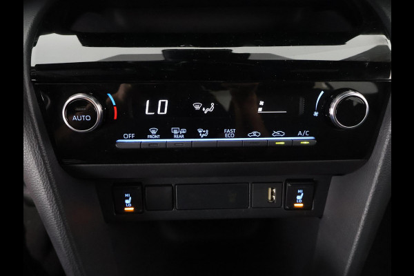 Toyota Yaris Cross 1.5 HYBRID DYNAMIC BI-TONE AUTOMAAT CARPLAY NAVIGATIE. CAMERA .COMPLEET. GARANTIE TOT 5- 2033!
