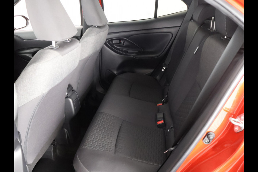 Toyota Yaris Cross 1.5 HYBRID DYNAMIC BI-TONE AUTOMAAT CARPLAY NAVIGATIE. CAMERA .COMPLEET. GARANTIE TOT 5- 2033!