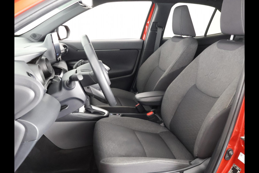 Toyota Yaris Cross 1.5 HYBRID DYNAMIC BI-TONE AUTOMAAT CARPLAY NAVIGATIE. CAMERA .COMPLEET. GARANTIE TOT 5- 2033!