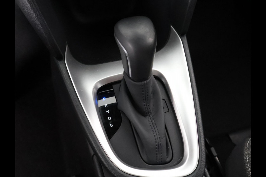 Toyota Yaris Cross 1.5 HYBRID DYNAMIC BI-TONE AUTOMAAT CARPLAY NAVIGATIE. CAMERA .COMPLEET. GARANTIE TOT 5- 2033!