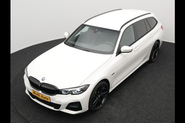BMW 3 Serie Touring 320e M Sport 204pk Plug In Hybrid Dealer O.H PHEV | Alcantara Sportstoelen Verwarmd | 19"L.M | Sfeerverlichting | Apple Carplay | DAB | Virtual | Navi Full Map |