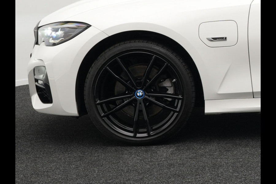 BMW 3 Serie Touring 320e M Sport 204pk Plug In Hybrid Dealer O.H PHEV | Alcantara Sportstoelen Verwarmd | 19"L.M | Sfeerverlichting | Apple Carplay | DAB | Virtual | Navi Full Map |