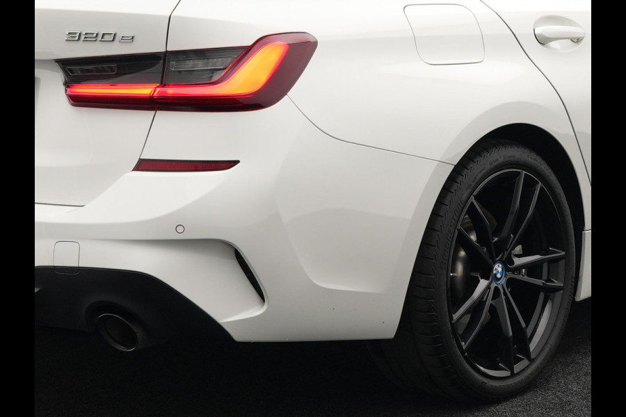 BMW 3 Serie Touring 320e M Sport 204pk Plug In Hybrid Dealer O.H PHEV | Alcantara Sportstoelen Verwarmd | 19"L.M | Sfeerverlichting | Apple Carplay | DAB | Virtual | Navi Full Map |