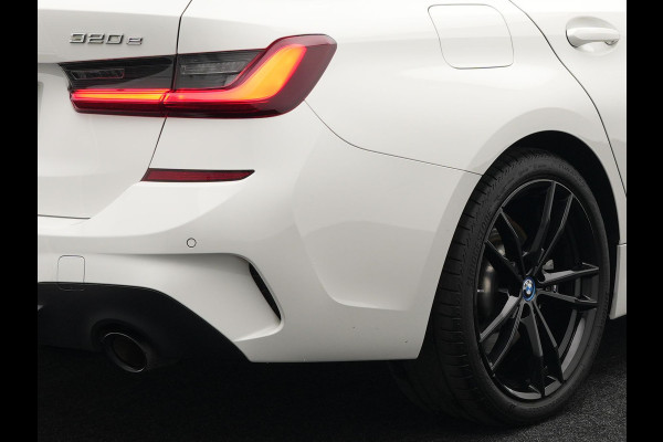 BMW 3 Serie Touring 320e M Sport 204pk Plug In Hybrid Dealer O.H PHEV | Alcantara Sportstoelen Verwarmd | 19"L.M | Sfeerverlichting | Apple Carplay | DAB | Virtual | Navi Full Map |