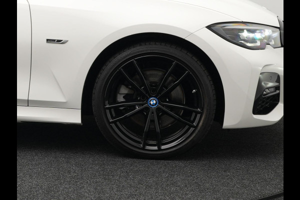 BMW 3 Serie Touring 320e M Sport 204pk Plug In Hybrid Dealer O.H PHEV | Alcantara Sportstoelen Verwarmd | 19"L.M | Sfeerverlichting | Apple Carplay | DAB | Virtual | Navi Full Map |