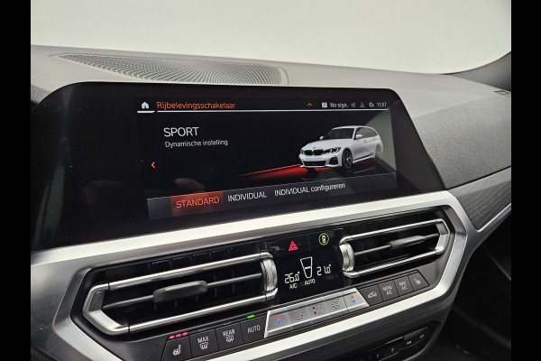 BMW 3 Serie Touring 320e M Sport 204pk Plug In Hybrid Dealer O.H PHEV | Alcantara Sportstoelen Verwarmd | 19"L.M | Sfeerverlichting | Apple Carplay | DAB | Virtual | Navi Full Map |