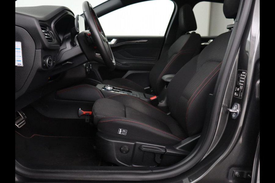 Ford Focus 1.5 EcoBoost ST Line X | Panoramadak | Trekhaak | Camera | Carplay | Digital Cockpit | Adaptive cruise | B&O Sound | Navigatie | Climate control | Keyless | Full LED