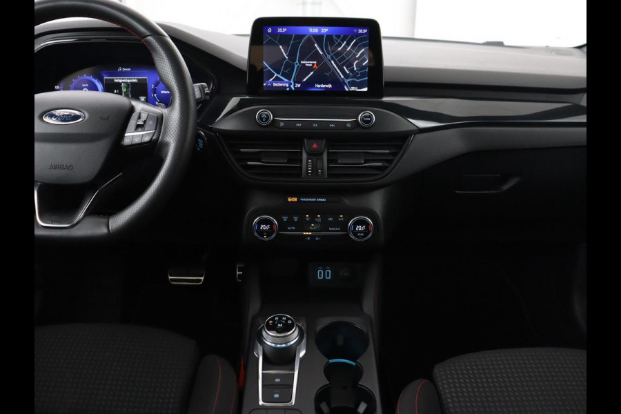 Ford Focus 1.5 EcoBoost ST Line X | Panoramadak | Trekhaak | Camera | Carplay | Digital Cockpit | Adaptive cruise | B&O Sound | Navigatie | Climate control | Keyless | Full LED