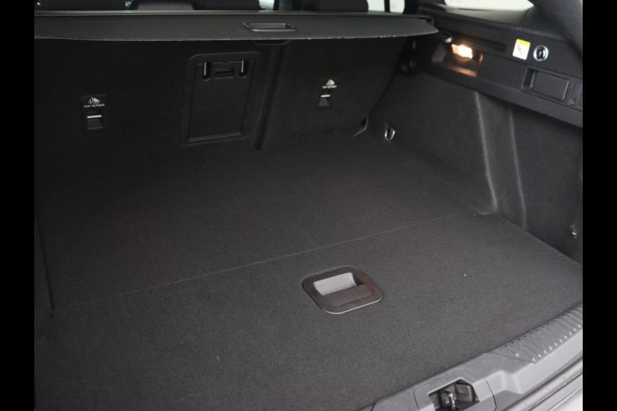 Ford Focus 1.5 EcoBoost ST Line X | Panoramadak | Trekhaak | Camera | Carplay | Digital Cockpit | Adaptive cruise | B&O Sound | Navigatie | Climate control | Keyless | Full LED