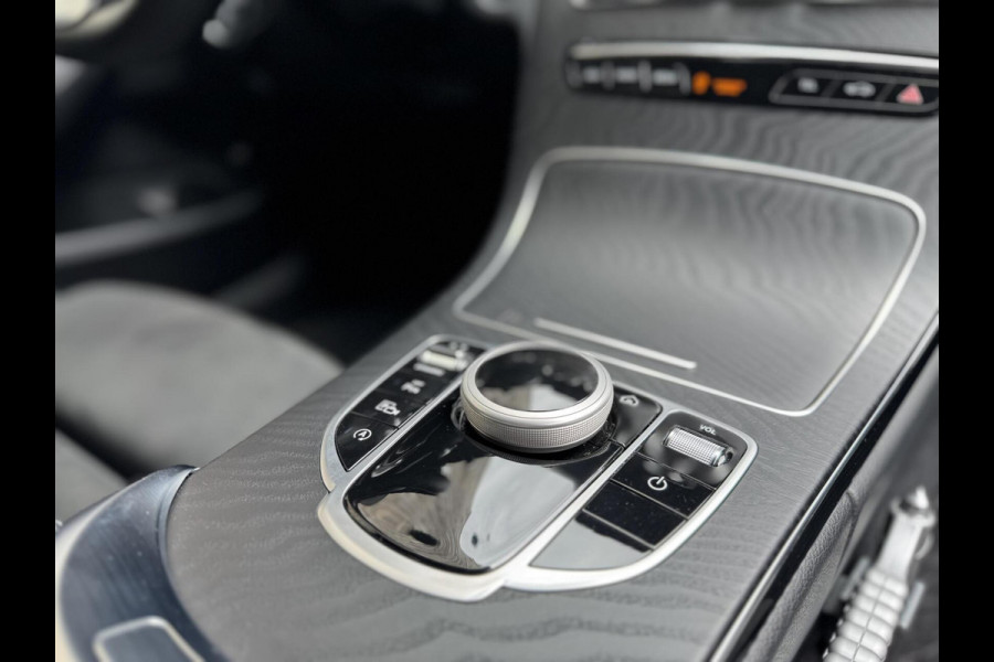 Mercedes-Benz C-Klasse Estate 180 AMG Automaat | Night Pakket | Trekhaak afneembaar | Stoelverwarming | Achteruitrijcamera | LED verlichting | Apple Ca