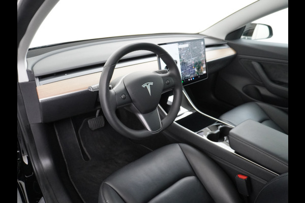 Tesla Model 3 Long Range AWD 75kWh 463PK Trekhaak SOH 88% FSD-3 Computer Premium Audio 4wd AutoPilot Panoramadak Camera's Leer Adaptive-Cruise Stoel en achterbank verwarming Electr.Stoelen+Memory+Easy-Entry WiFi 1.000kg Trekgewicht 1e Eigenaar Org. Nederlandse Auto Garantie op Accu/Motor tot 28-12-2027/192.000km