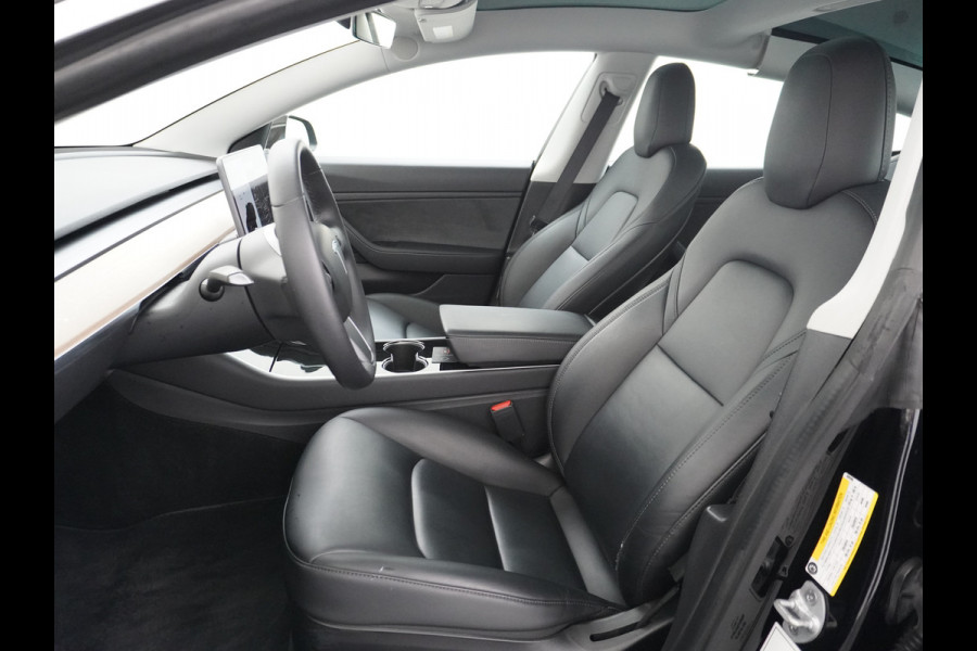 Tesla Model 3 Long Range AWD 75kWh 463PK Trekhaak SOH 88% FSD-3 Computer Premium Audio 4wd AutoPilot Panoramadak Camera's Leer Adaptive-Cruise Stoel en achterbank verwarming Electr.Stoelen+Memory+Easy-Entry WiFi 1.000kg Trekgewicht 1e Eigenaar Org. Nederlandse Auto Garantie op Accu/Motor tot 28-12-2027/192.000km