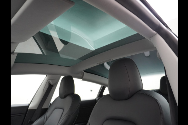 Tesla Model 3 Long Range AWD 75kWh 463PK Trekhaak SOH 88% FSD-3 Computer Premium Audio 4wd AutoPilot Panoramadak Camera's Leer Adaptive-Cruise Stoel en achterbank verwarming Electr.Stoelen+Memory+Easy-Entry WiFi 1.000kg Trekgewicht 1e Eigenaar Org. Nederlandse Auto Garantie op Accu/Motor tot 28-12-2027/192.000km