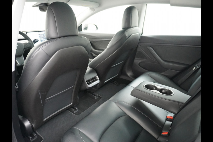 Tesla Model 3 Long Range AWD 75kWh 463PK Trekhaak SOH 88% FSD-3 Computer Premium Audio 4wd AutoPilot Panoramadak Camera's Leer Adaptive-Cruise Stoel en achterbank verwarming Electr.Stoelen+Memory+Easy-Entry WiFi 1.000kg Trekgewicht 1e Eigenaar Org. Nederlandse Auto Garantie op Accu/Motor tot 28-12-2027/192.000km