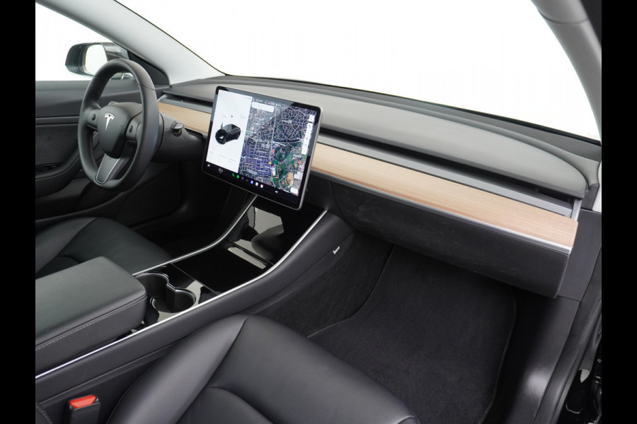 Tesla Model 3 Long Range AWD 75kWh 463PK Trekhaak SOH 88% FSD-3 Computer Premium Audio 4wd AutoPilot Panoramadak Camera's Leer Adaptive-Cruise Stoel en achterbank verwarming Electr.Stoelen+Memory+Easy-Entry WiFi 1.000kg Trekgewicht 1e Eigenaar Org. Nederlandse Auto Garantie op Accu/Motor tot 28-12-2027/192.000km
