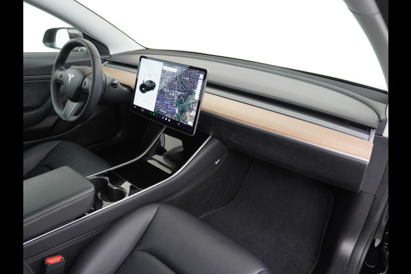 Tesla Model 3 Long Range AWD 75kWh 463PK Trekhaak SOH 88% FSD-3 Computer Premium Audio 4wd AutoPilot Panoramadak Camera's Leer Adaptive-Cruise Stoel en achterbank verwarming Electr.Stoelen+Memory+Easy-Entry WiFi 1.000kg Trekgewicht 1e Eigenaar Org. Nederlandse Auto Garantie op Accu/Motor tot 28-12-2027/192.000km