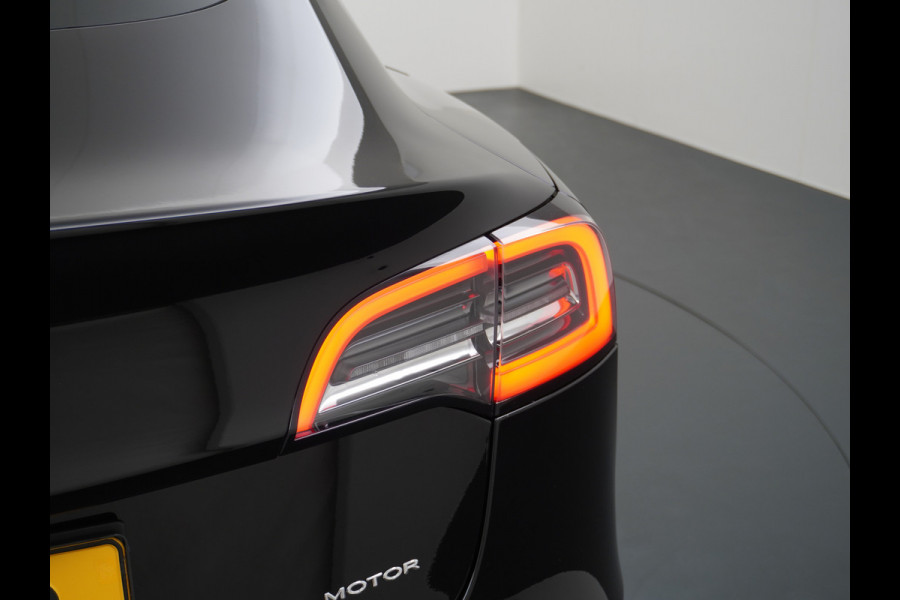 Tesla Model 3 Long Range AWD 75kWh 463PK Trekhaak SOH 88% FSD-3 Computer Premium Audio 4wd AutoPilot Panoramadak Camera's Leer Adaptive-Cruise Stoel en achterbank verwarming Electr.Stoelen+Memory+Easy-Entry WiFi 1.000kg Trekgewicht 1e Eigenaar Org. Nederlandse Auto Garantie op Accu/Motor tot 28-12-2027/192.000km