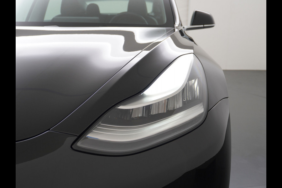Tesla Model 3 Long Range AWD 75kWh 463PK Trekhaak SOH 88% FSD-3 Computer Premium Audio 4wd AutoPilot Panoramadak Camera's Leer Adaptive-Cruise Stoel en achterbank verwarming Electr.Stoelen+Memory+Easy-Entry WiFi 1.000kg Trekgewicht 1e Eigenaar Org. Nederlandse Auto Garantie op Accu/Motor tot 28-12-2027/192.000km