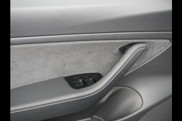 Tesla Model 3 Long Range AWD 75kWh 463PK Trekhaak SOH 88% FSD-3 Computer Premium Audio 4wd AutoPilot Panoramadak Camera's Leer Adaptive-Cruise Stoel en achterbank verwarming Electr.Stoelen+Memory+Easy-Entry WiFi 1.000kg Trekgewicht 1e Eigenaar Org. Nederlandse Auto Garantie op Accu/Motor tot 28-12-2027/192.000km
