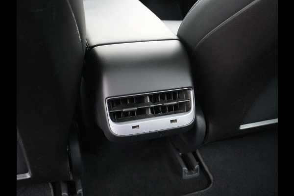 Tesla Model 3 Long Range AWD 75kWh 463PK Trekhaak SOH 88% FSD-3 Computer Premium Audio 4wd AutoPilot Panoramadak Camera's Leer Adaptive-Cruise Stoel en achterbank verwarming Electr.Stoelen+Memory+Easy-Entry WiFi 1.000kg Trekgewicht 1e Eigenaar Org. Nederlandse Auto Garantie op Accu/Motor tot 28-12-2027/192.000km