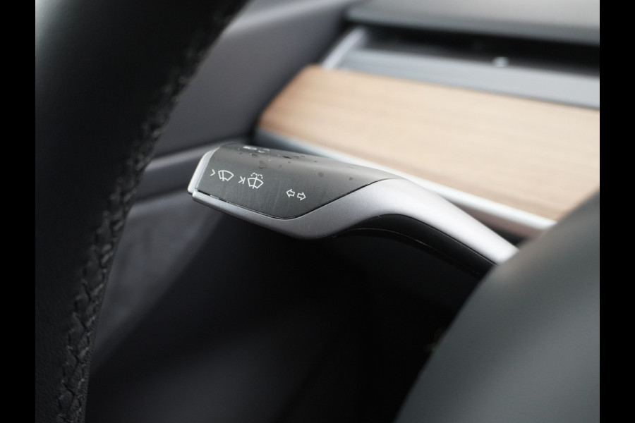Tesla Model 3 Long Range AWD 75kWh 463PK Trekhaak SOH 88% FSD-3 Computer Premium Audio 4wd AutoPilot Panoramadak Camera's Leer Adaptive-Cruise Stoel en achterbank verwarming Electr.Stoelen+Memory+Easy-Entry WiFi 1.000kg Trekgewicht 1e Eigenaar Org. Nederlandse Auto Garantie op Accu/Motor tot 28-12-2027/192.000km