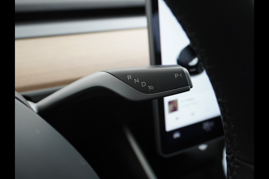 Tesla Model 3 Long Range AWD 75kWh 463PK Trekhaak SOH 88% FSD-3 Computer Premium Audio 4wd AutoPilot Panoramadak Camera's Leer Adaptive-Cruise Stoel en achterbank verwarming Electr.Stoelen+Memory+Easy-Entry WiFi 1.000kg Trekgewicht 1e Eigenaar Org. Nederlandse Auto Garantie op Accu/Motor tot 28-12-2027/192.000km