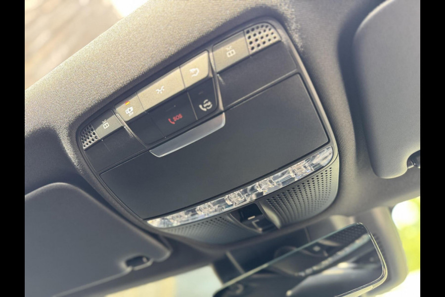 Mercedes-Benz C-Klasse Estate 180 AMG Automaat | Night Pakket | Panoramadak | Stoelverwarming | Achteruitrijcamera | LED verlichting | Apple CarPlay |