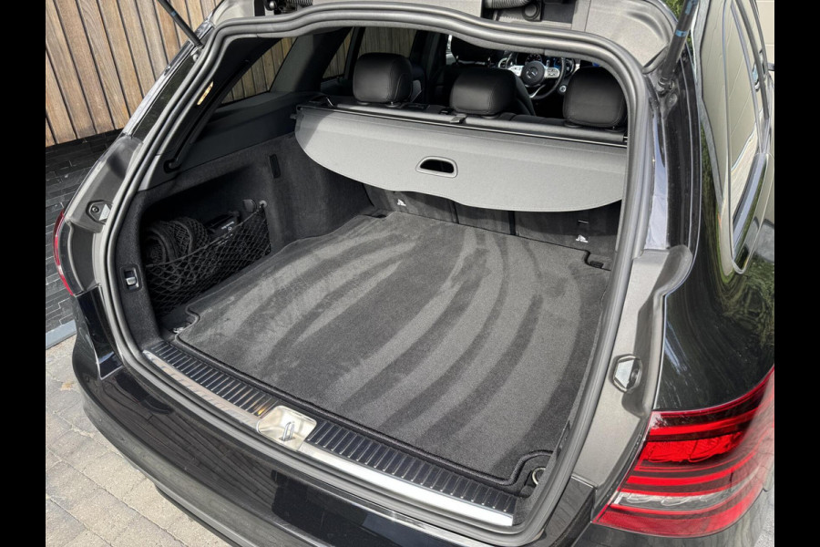 Mercedes-Benz C-Klasse Estate 180 AMG Automaat | Night Pakket | Panoramadak | Stoelverwarming | Achteruitrijcamera | LED verlichting | Apple CarPlay |