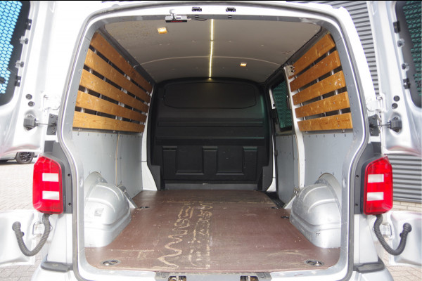 Volkswagen Transporter 2.0 TDI L2 Highline 3-ZITS, TREKHAAK, CAMERA, CRUISE, AIRCO, CARPLAY, AIRCO, BLUETOOTH, NL AUTO, NAP