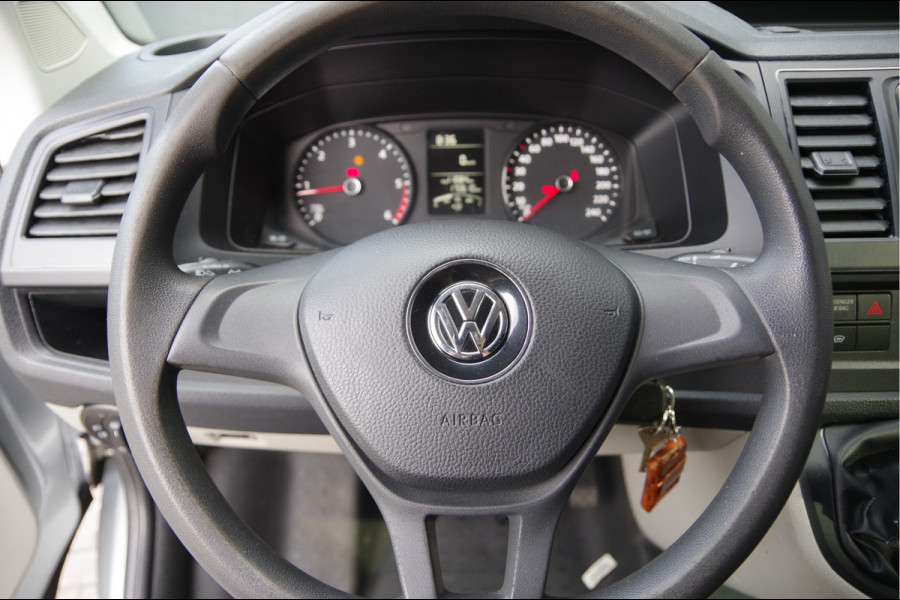 Volkswagen Transporter 2.0 TDI L2 Highline 3-ZITS, TREKHAAK, CAMERA, CRUISE, AIRCO, CARPLAY, AIRCO, BLUETOOTH, NL AUTO, NAP