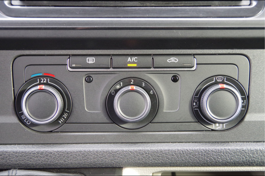 Volkswagen Transporter 2.0 TDI L2 Highline 3-ZITS, TREKHAAK, CAMERA, CRUISE, AIRCO, CARPLAY, AIRCO, BLUETOOTH, NL AUTO, NAP
