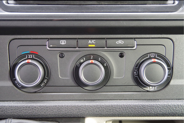 Volkswagen Transporter 2.0 TDI L2 Highline 3-ZITS, TREKHAAK, CAMERA, CRUISE, AIRCO, CARPLAY, AIRCO, BLUETOOTH, NL AUTO, NAP