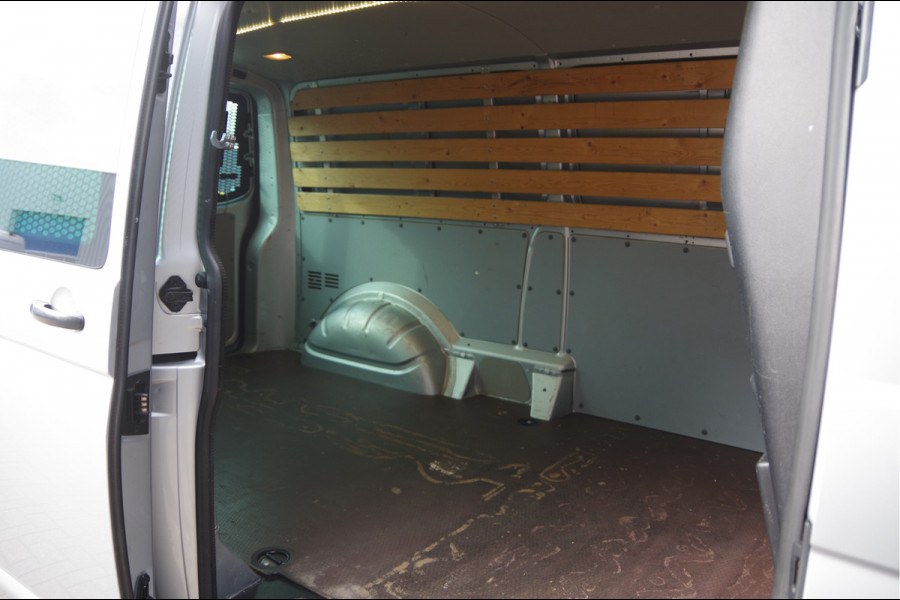 Volkswagen Transporter 2.0 TDI L2 Highline 3-ZITS, TREKHAAK, CAMERA, CRUISE, AIRCO, CARPLAY, AIRCO, BLUETOOTH, NL AUTO, NAP
