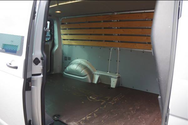 Volkswagen Transporter 2.0 TDI L2 Highline 3-ZITS, TREKHAAK, CAMERA, CRUISE, AIRCO, CARPLAY, AIRCO, BLUETOOTH, NL AUTO, NAP