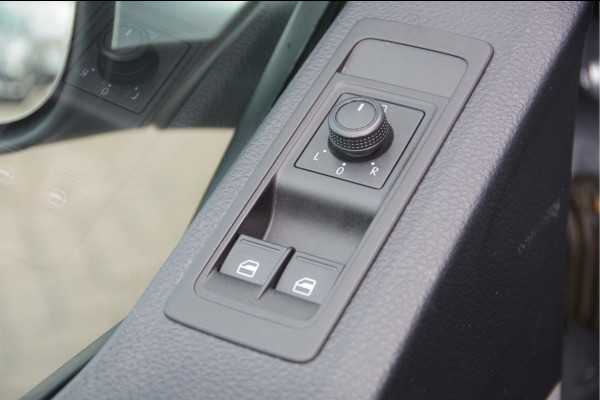Volkswagen Transporter 2.0 TDI L2 Highline 3-ZITS, TREKHAAK, CAMERA, CRUISE, AIRCO, CARPLAY, AIRCO, BLUETOOTH, NL AUTO, NAP