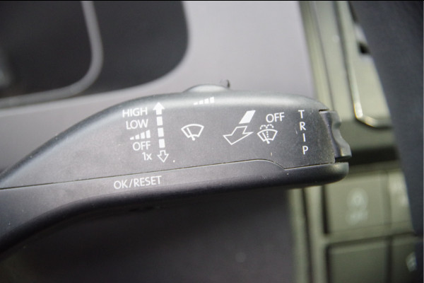 Volkswagen Transporter 2.0 TDI L2 Highline 3-ZITS, TREKHAAK, CAMERA, CRUISE, AIRCO, CARPLAY, AIRCO, BLUETOOTH, NL AUTO, NAP