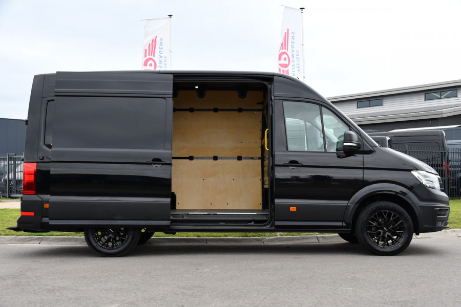 Volkswagen Crafter 35 2.0 TDI L3H3 Black Edition Cruise, Camera, Carplay, 177PK, Automaat, Sensoren, Multimedia, LED, Trekhaak, Uniek!