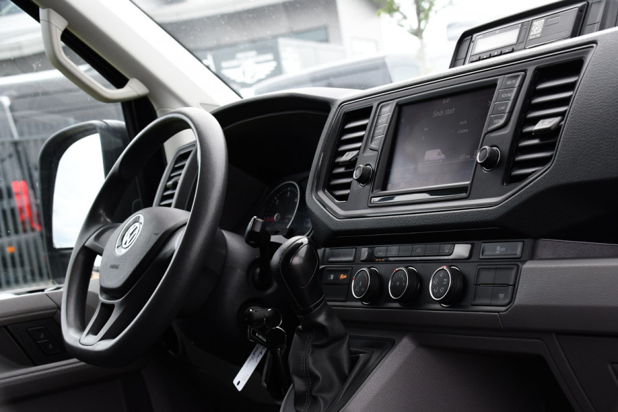 Volkswagen Crafter 35 2.0 TDI L3H3 Black Edition Cruise, Camera, Carplay, 177PK, Automaat, Sensoren, Multimedia, LED, Trekhaak, Uniek!